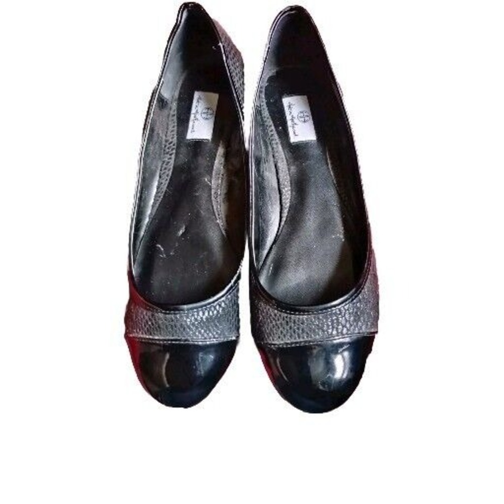 Hot In Hollywood Womens 10 Shoes Dress Flats Black Shiny Faux Snakeskin Toe GUC